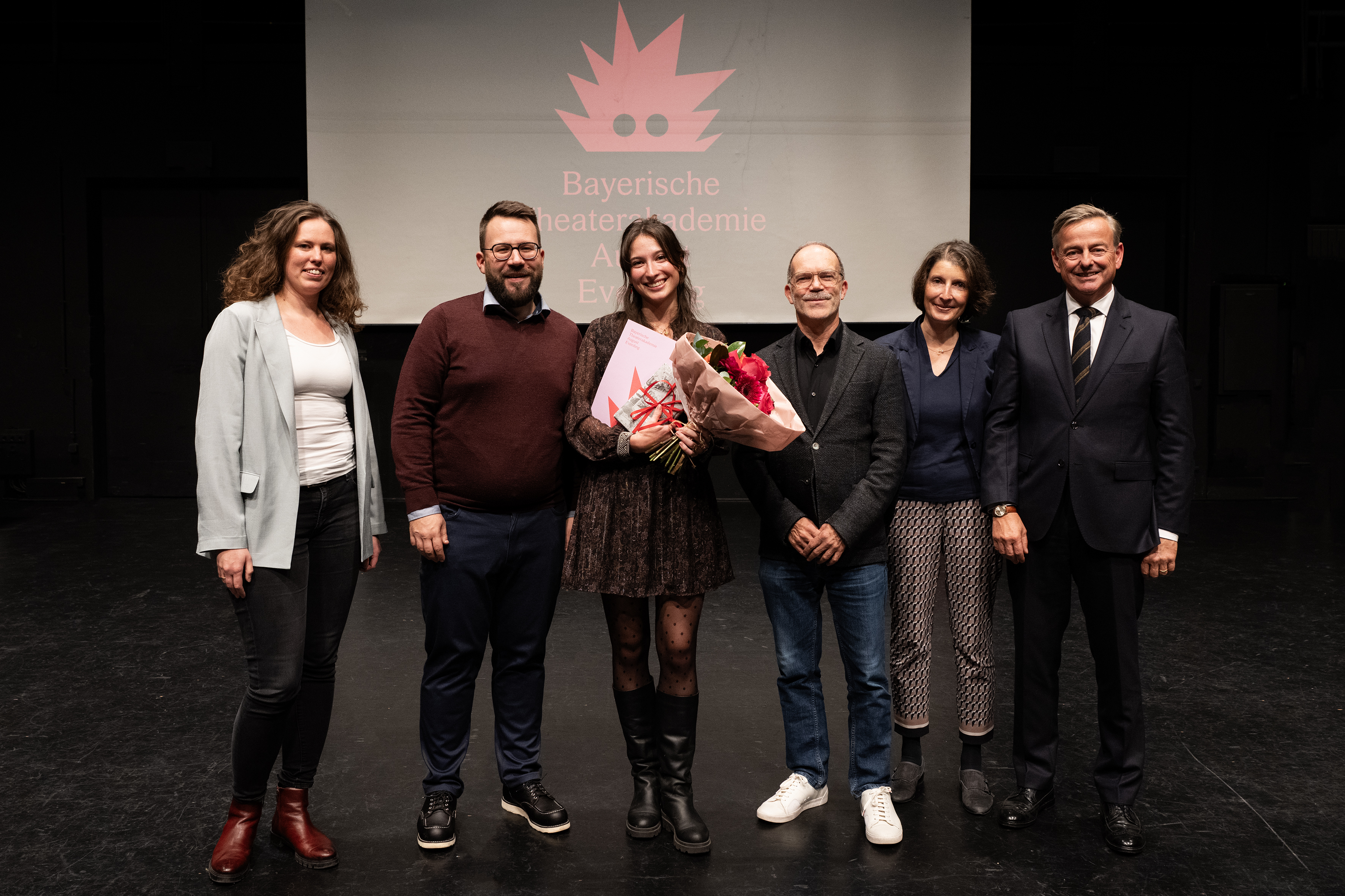 Gruppenbild von Dr. des. Antonia Leitgeb-Busche, Lars Gebhardt, Preisträgerin Tanja Milošević, Dr. Olaf Roth, Prof. Dr. Christiane Plank-Baldauf und Axel Thiele-Müll (Lo-Eitle-Stiftung).