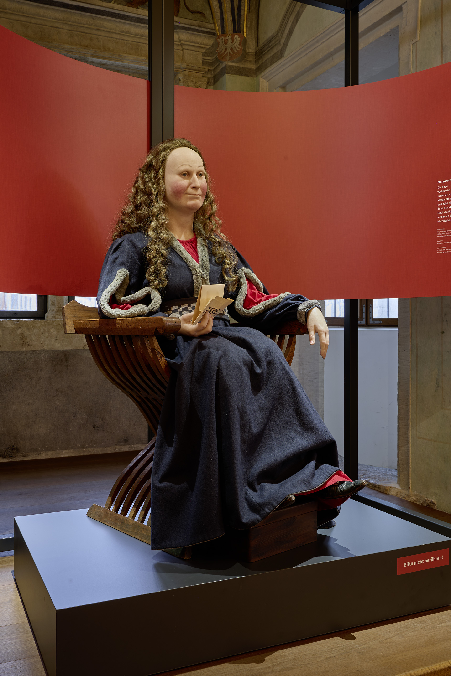 Plastik Margarethe sitzend