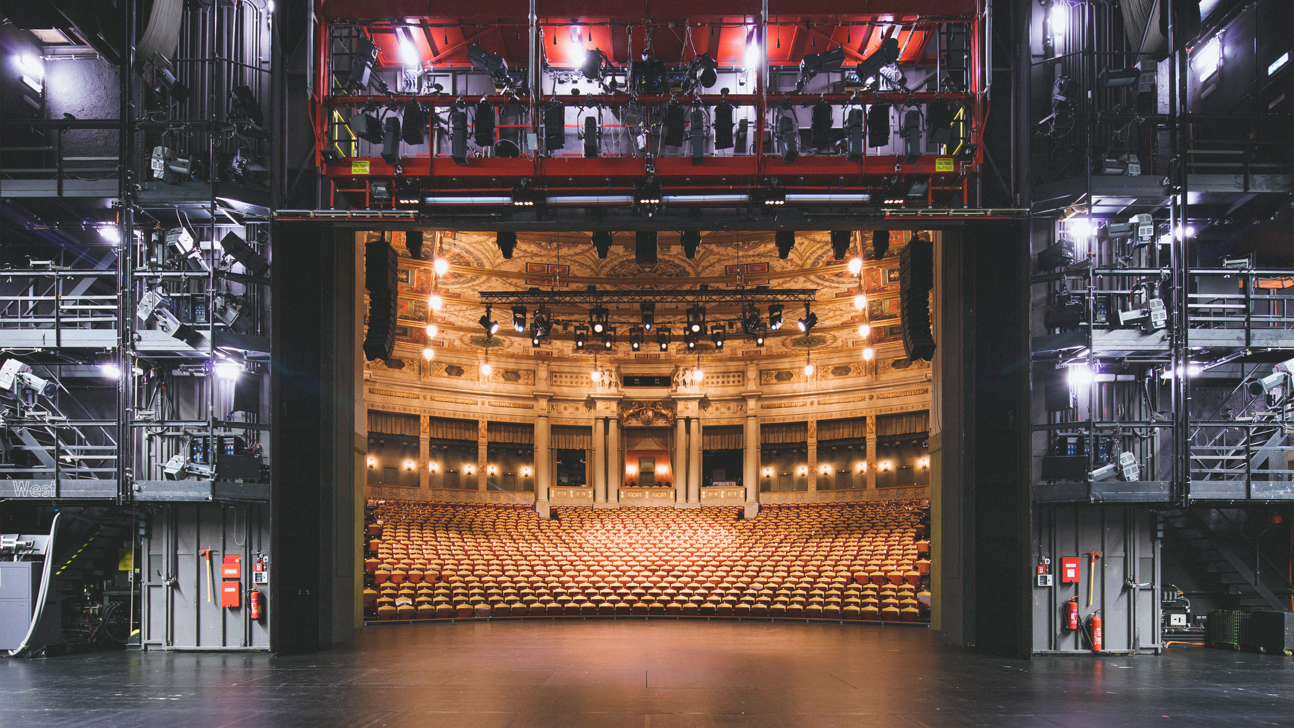 Blick von der Hauptbühne in den Zuschauerraum des Prinzregententheaters