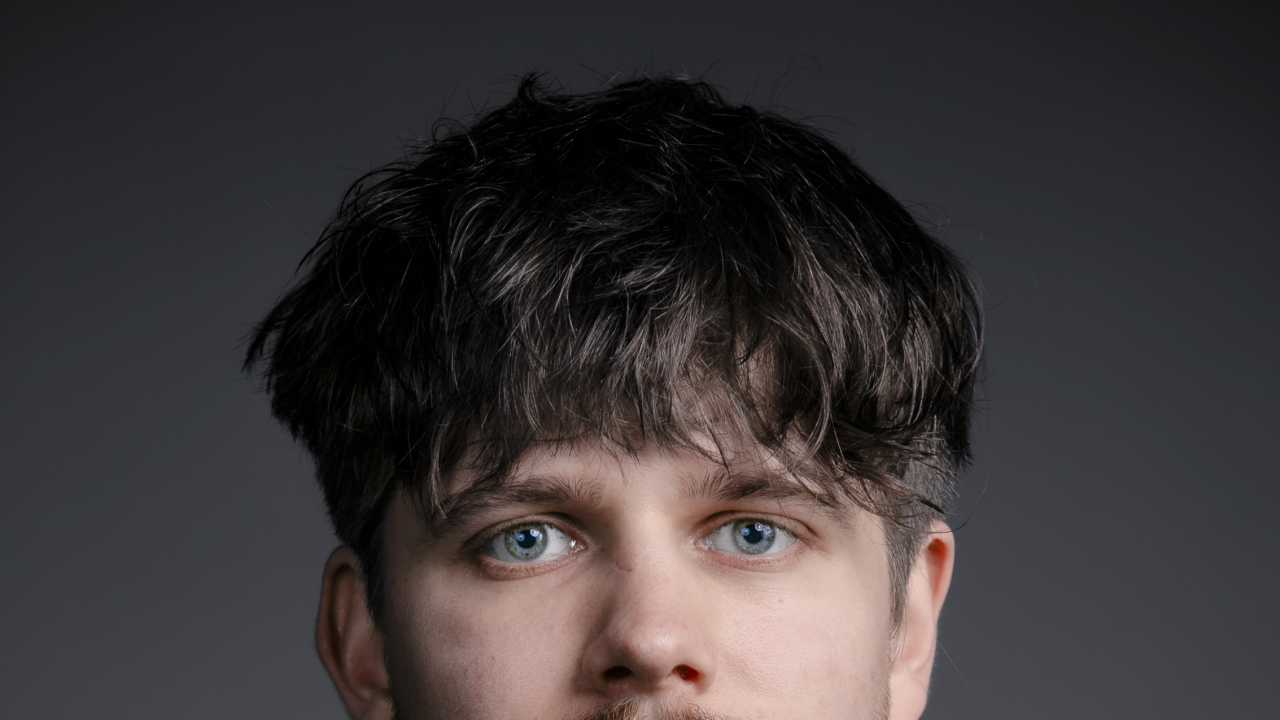 Porträtfoto Maximilian Krappatsch